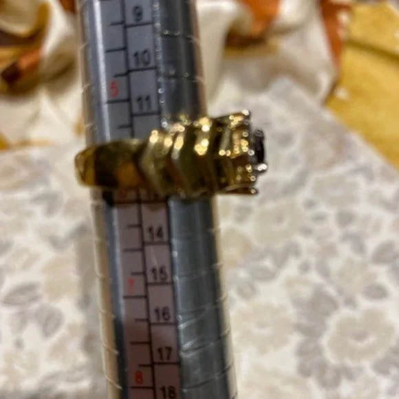 ❤️❤️ VTG Gold Tone Garnet Rhinestone Cocktail RING - Picture 7 of 7